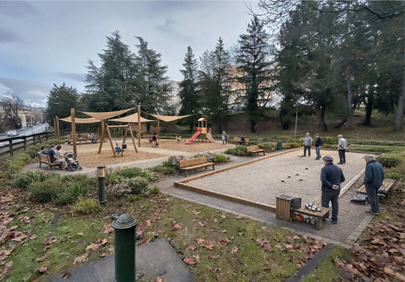 Des aires de jeux ombragées, favorisant le lien social